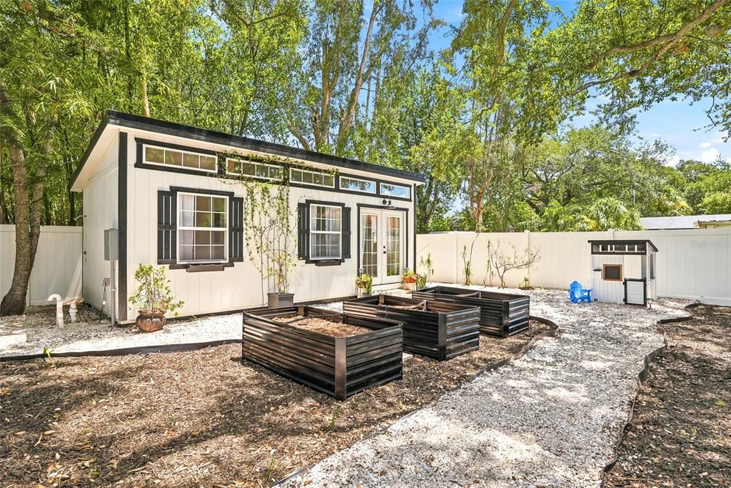 Activo con contrato: $549,990 (4 camas, 3 baños, 1641 Pies cuadrados)