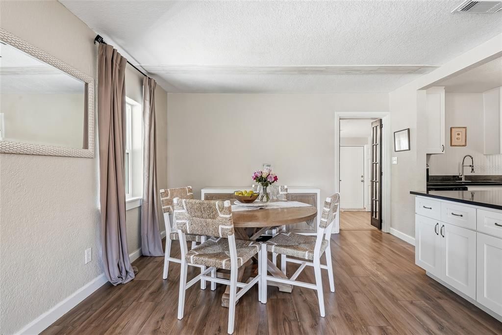 Activo con contrato: $549,990 (4 camas, 3 baños, 1641 Pies cuadrados)