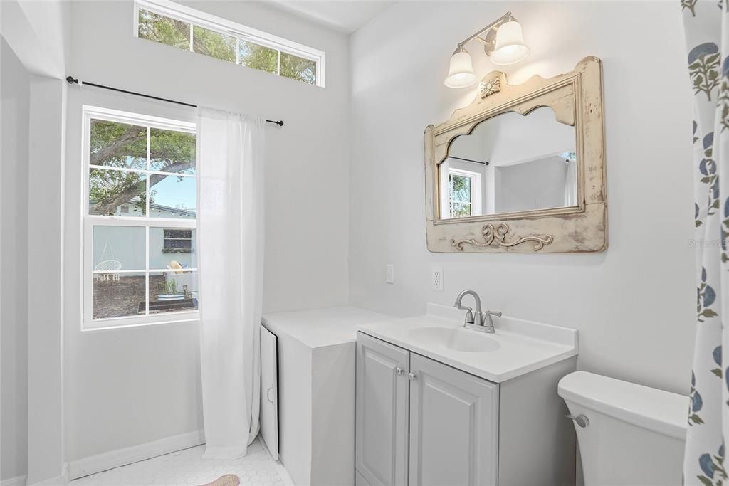 Activo con contrato: $549,990 (4 camas, 3 baños, 1641 Pies cuadrados)
