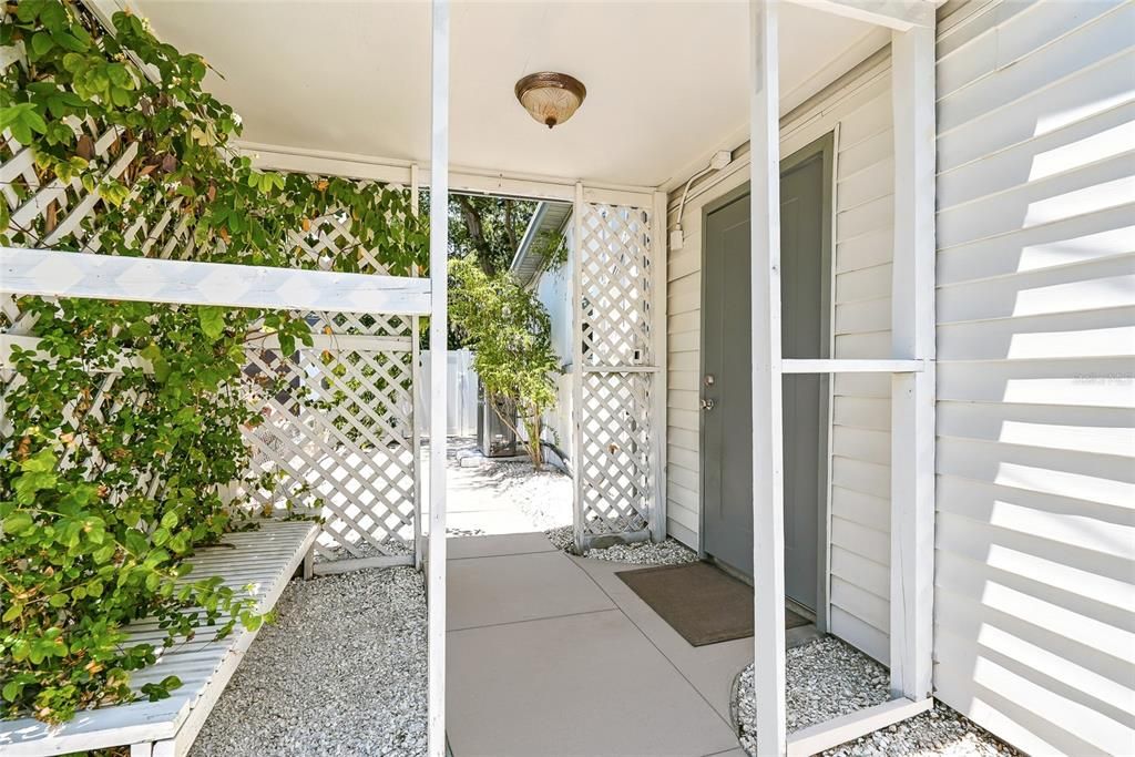 Activo con contrato: $549,990 (4 camas, 3 baños, 1641 Pies cuadrados)