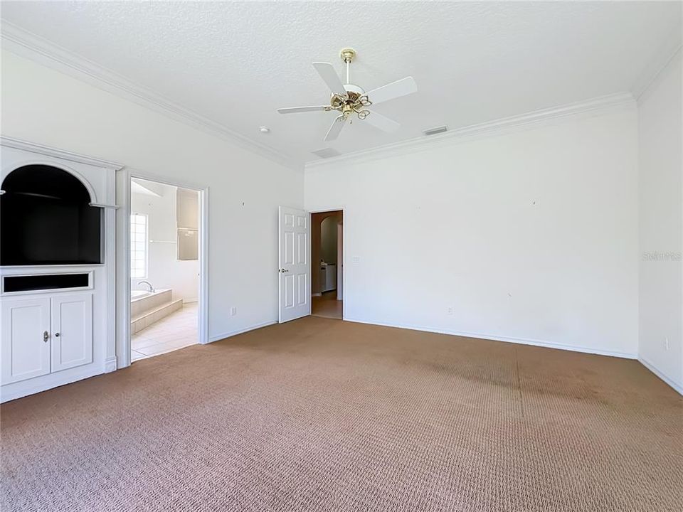 For Sale: $699,000 (4 beds, 2 baths, 2383 Square Feet)