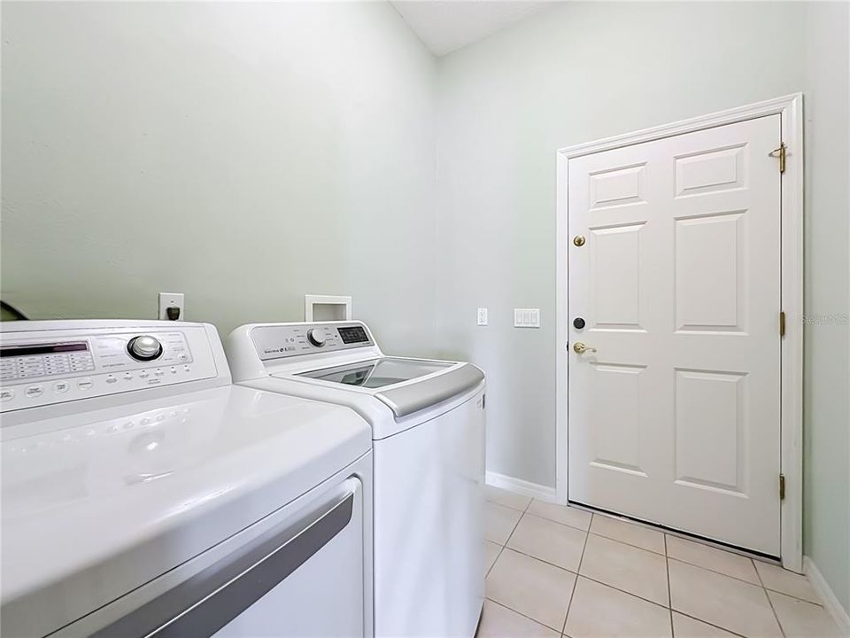 For Sale: $699,000 (4 beds, 2 baths, 2383 Square Feet)