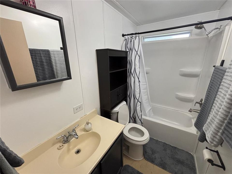 На продажу: $109,900 (3 спален, 2 ванн, 960 Квадратных фут)