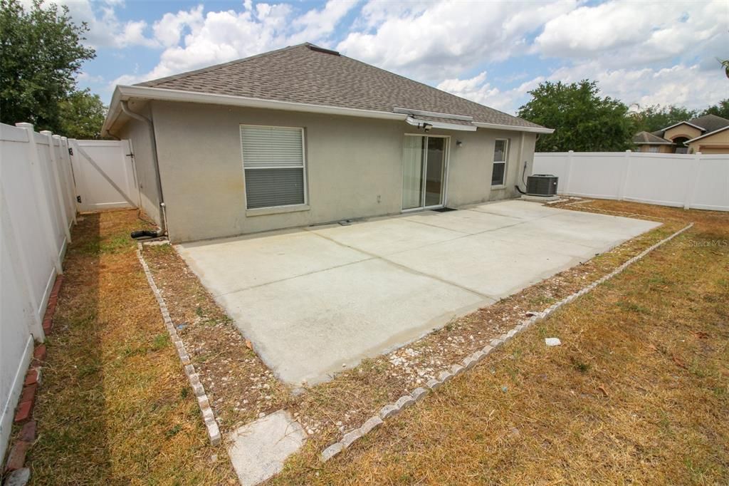 For Rent: $2,100 (4 beds, 2 baths, 1544 Square Feet)