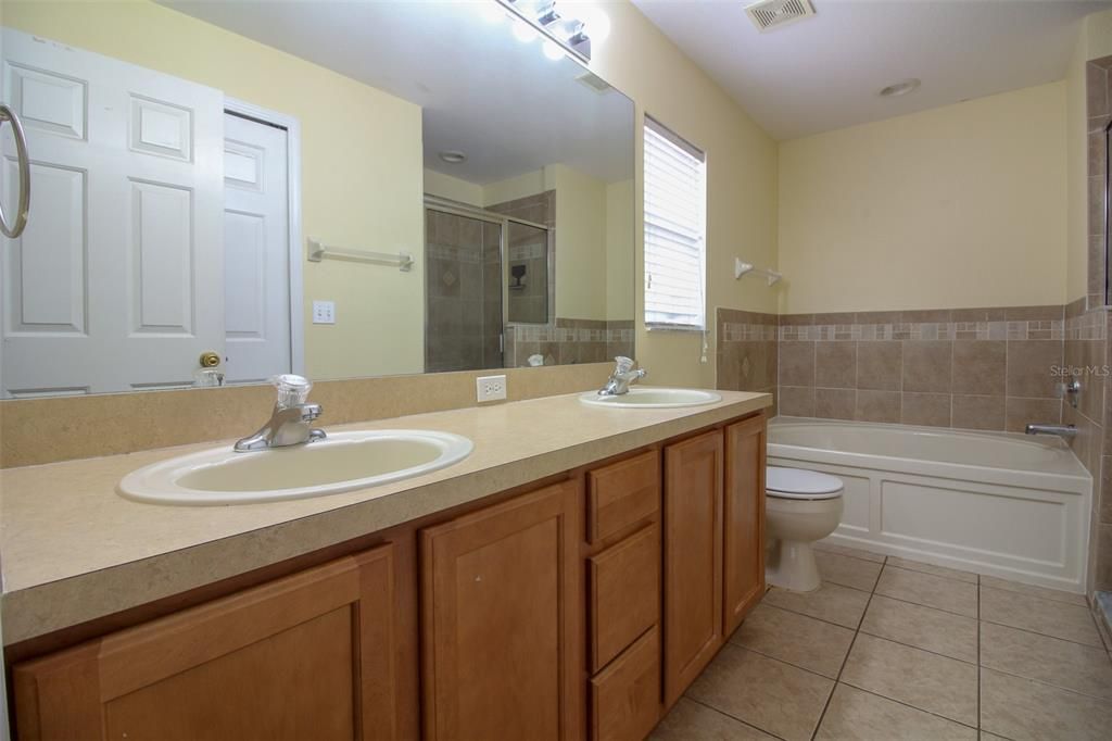 For Rent: $2,100 (4 beds, 2 baths, 1544 Square Feet)