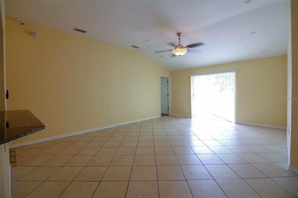 For Rent: $2,100 (4 beds, 2 baths, 1544 Square Feet)