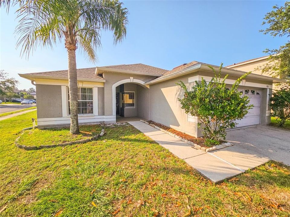 For Rent: $2,100 (4 beds, 2 baths, 1544 Square Feet)