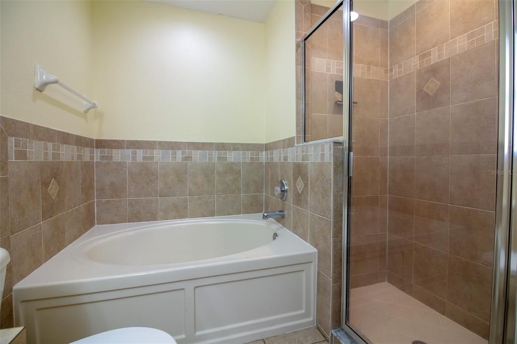 For Rent: $2,100 (4 beds, 2 baths, 1544 Square Feet)
