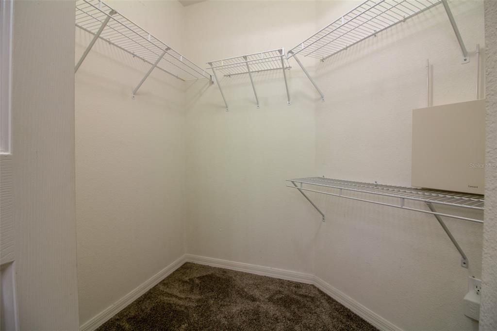 For Rent: $2,100 (4 beds, 2 baths, 1544 Square Feet)