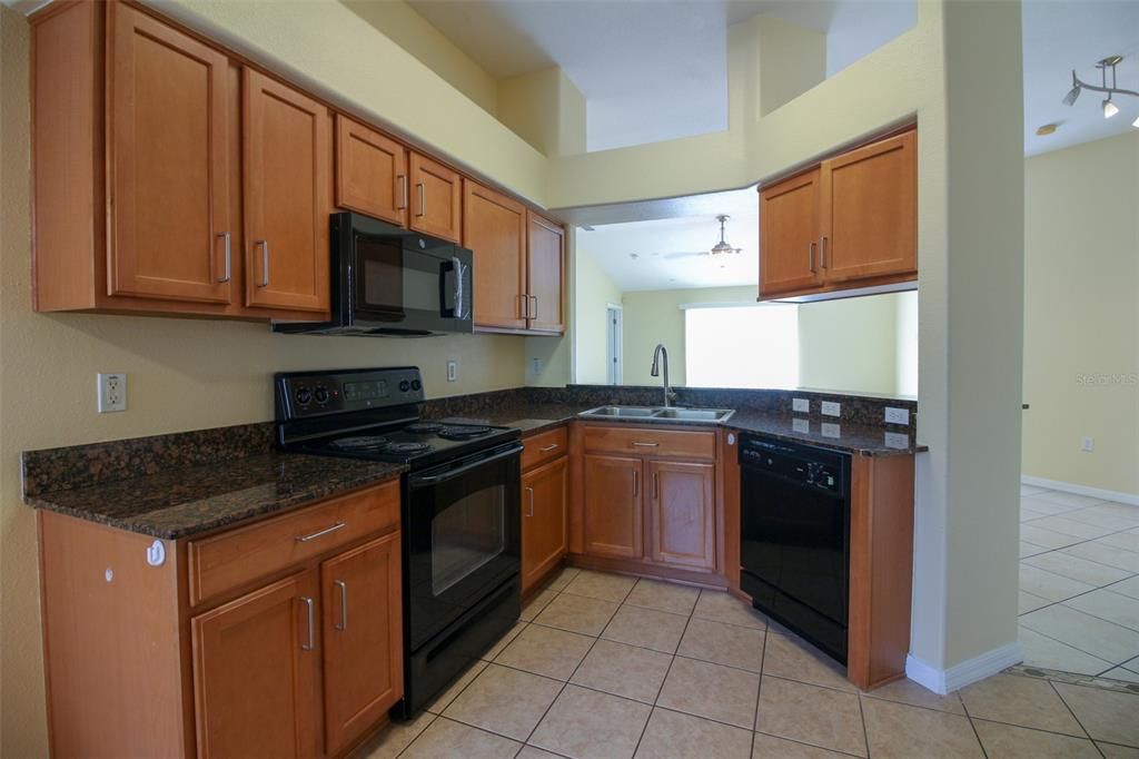 For Rent: $2,100 (4 beds, 2 baths, 1544 Square Feet)