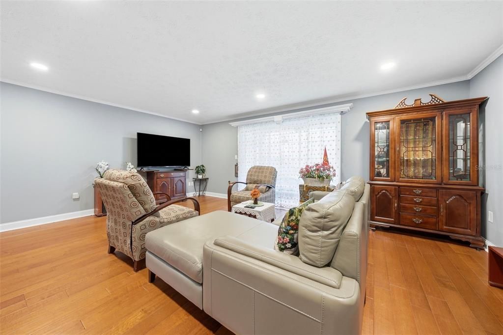 En Venta: $250,000 (3 camas, 2 baños, 1640 Pies cuadrados)