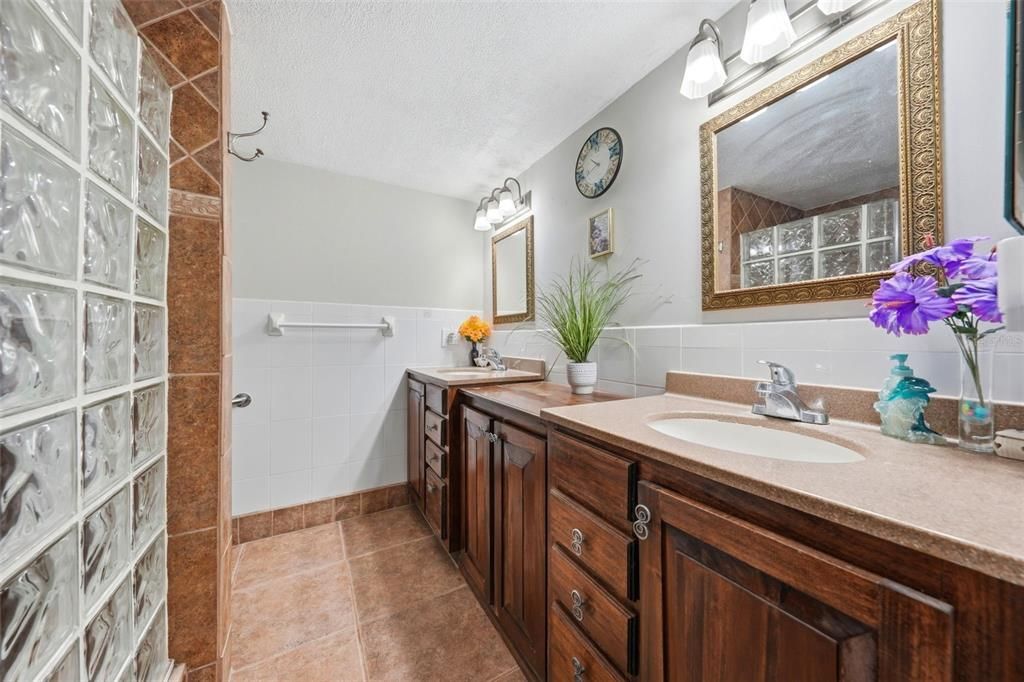 En Venta: $250,000 (3 camas, 2 baños, 1640 Pies cuadrados)