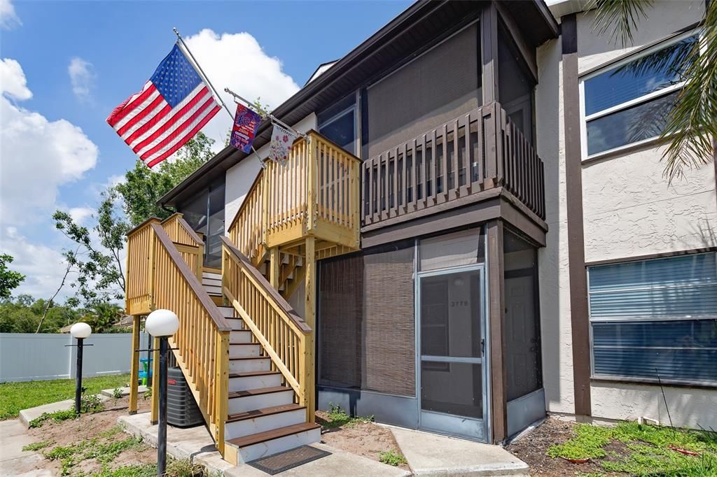 На продажу: $119,900 (2 спален, 2 ванн, 912 Квадратных фут)