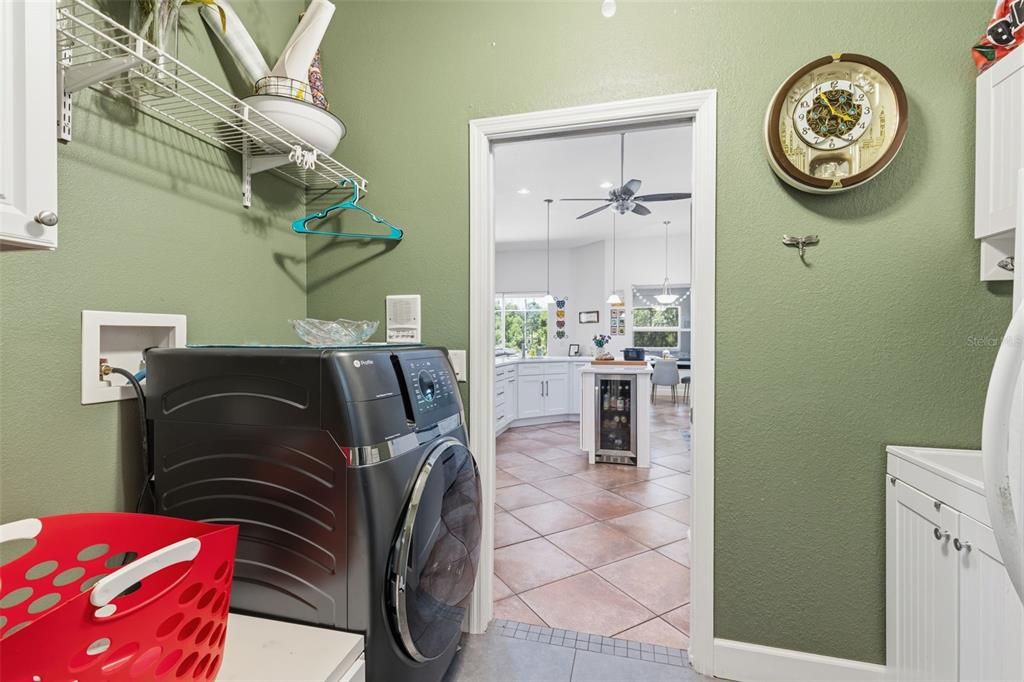 En Venta: $739,000 (4 camas, 3 baños, 2684 Pies cuadrados)