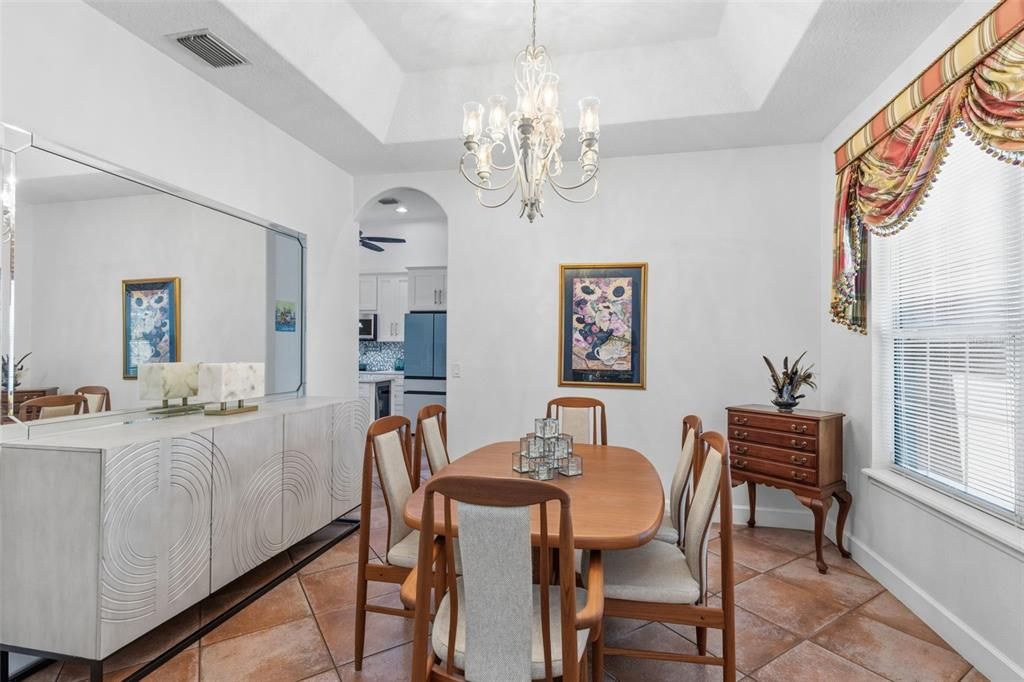 En Venta: $739,000 (4 camas, 3 baños, 2684 Pies cuadrados)