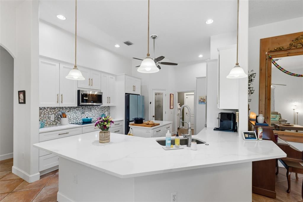 En Venta: $739,000 (4 camas, 3 baños, 2684 Pies cuadrados)