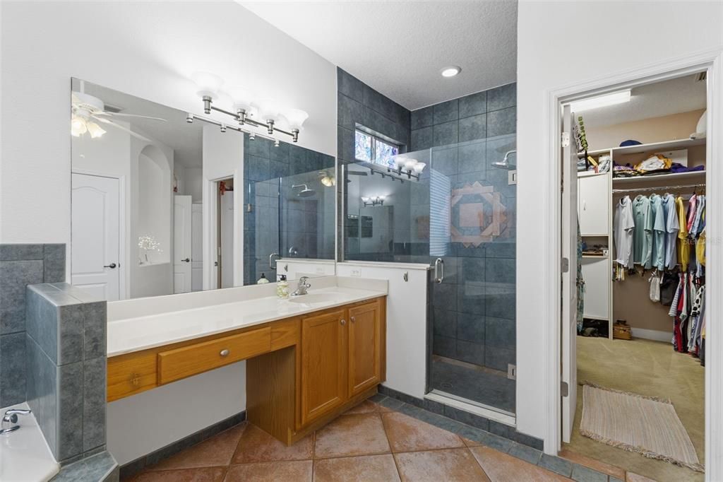 En Venta: $739,000 (4 camas, 3 baños, 2684 Pies cuadrados)