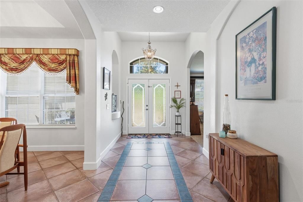 En Venta: $739,000 (4 camas, 3 baños, 2684 Pies cuadrados)