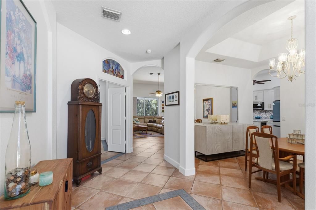 En Venta: $739,000 (4 camas, 3 baños, 2684 Pies cuadrados)