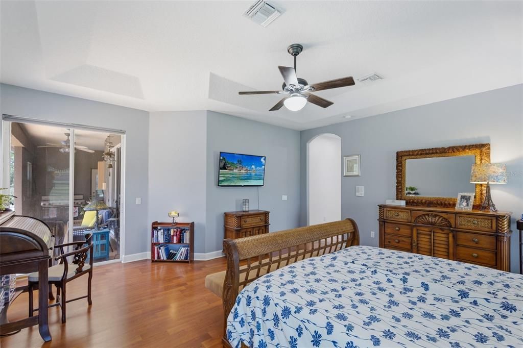 En Venta: $739,000 (4 camas, 3 baños, 2684 Pies cuadrados)