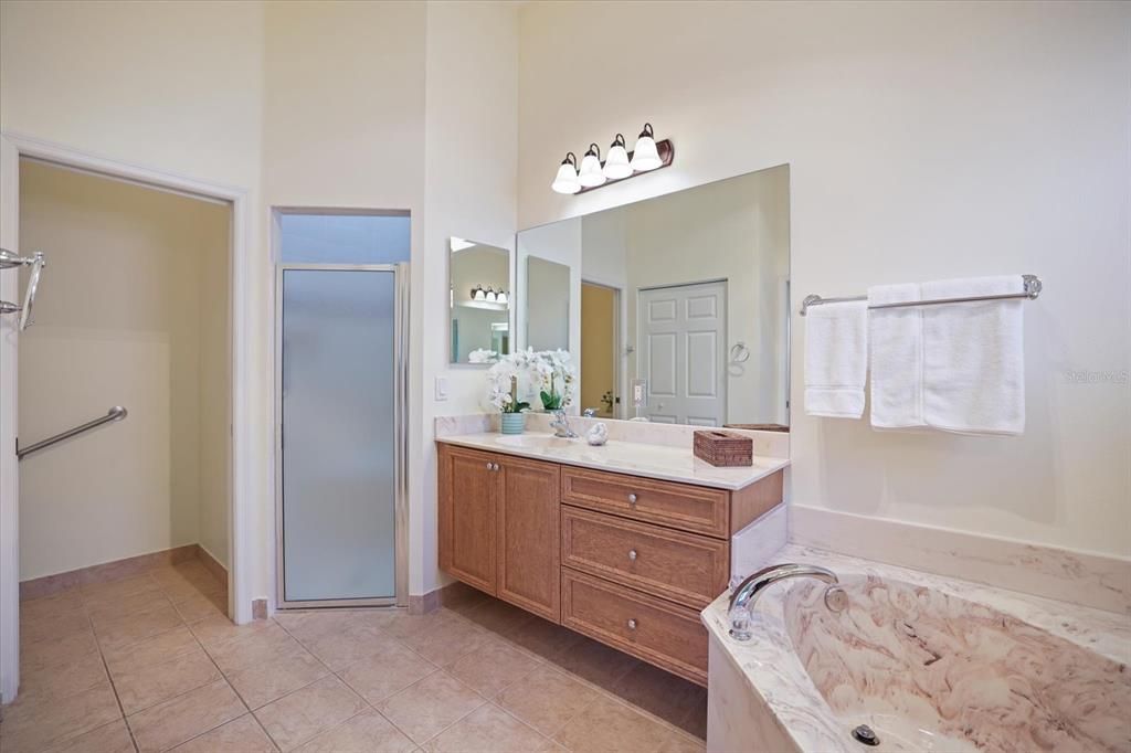 For Sale: $465,000 (2 beds, 2 baths, 1710 Square Feet)