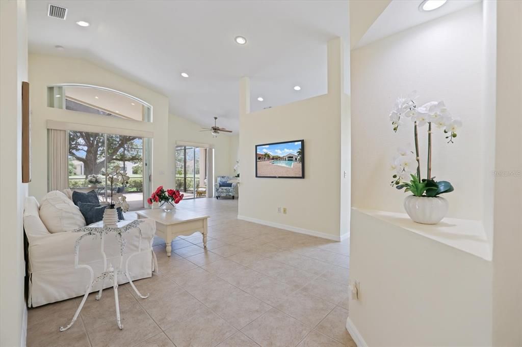 For Sale: $465,000 (2 beds, 2 baths, 1710 Square Feet)