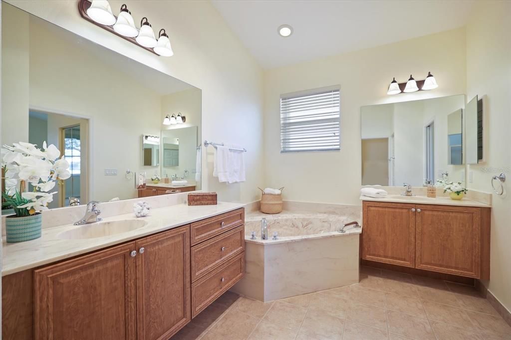 For Sale: $465,000 (2 beds, 2 baths, 1710 Square Feet)