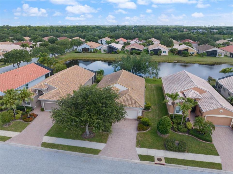 For Sale: $465,000 (2 beds, 2 baths, 1710 Square Feet)