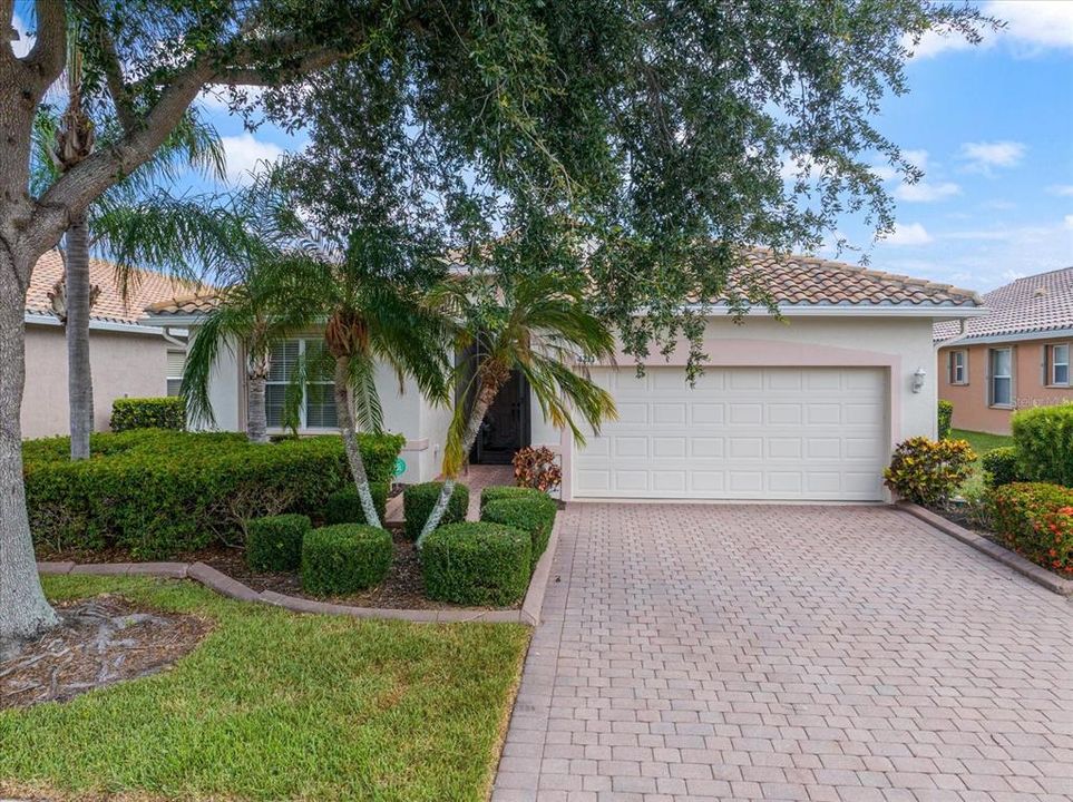 For Sale: $465,000 (2 beds, 2 baths, 1710 Square Feet)