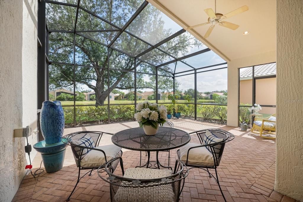 For Sale: $465,000 (2 beds, 2 baths, 1710 Square Feet)