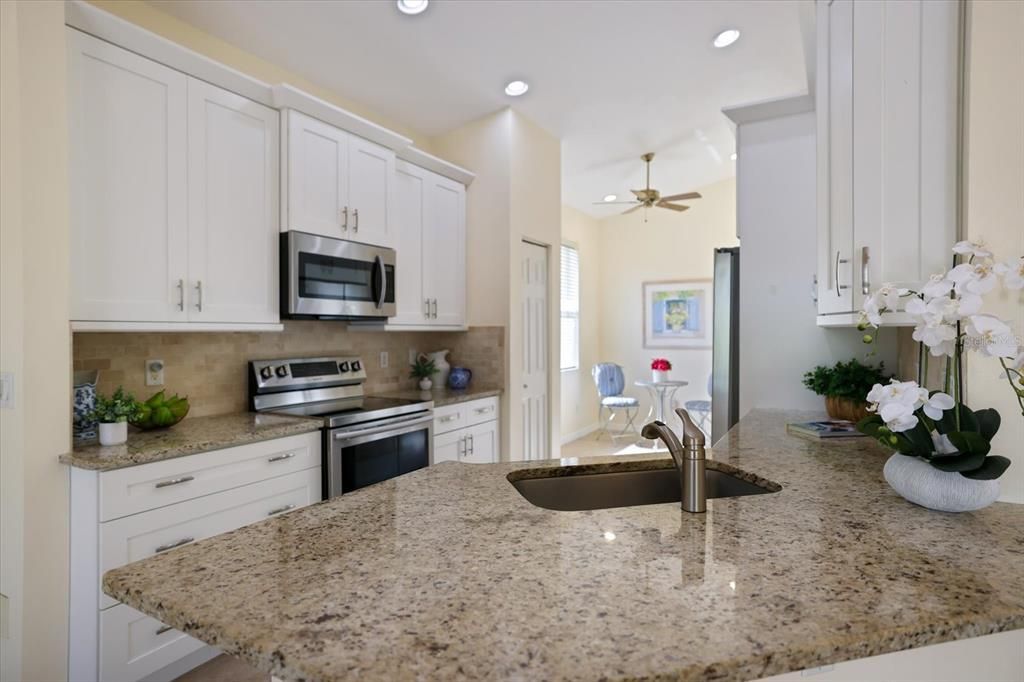 For Sale: $465,000 (2 beds, 2 baths, 1710 Square Feet)