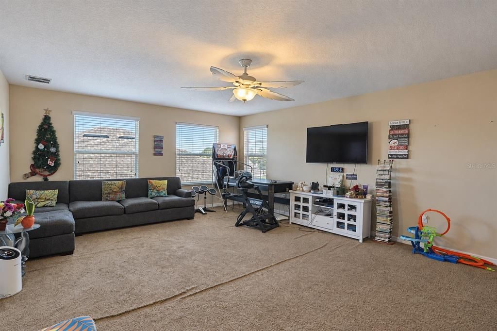 For Sale: $695,500 (6 beds, 3 baths, 4213 Square Feet)