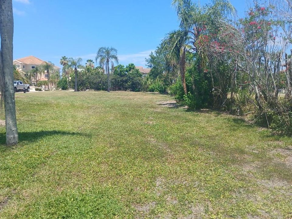 待售: $375,000 (0.29 acres)