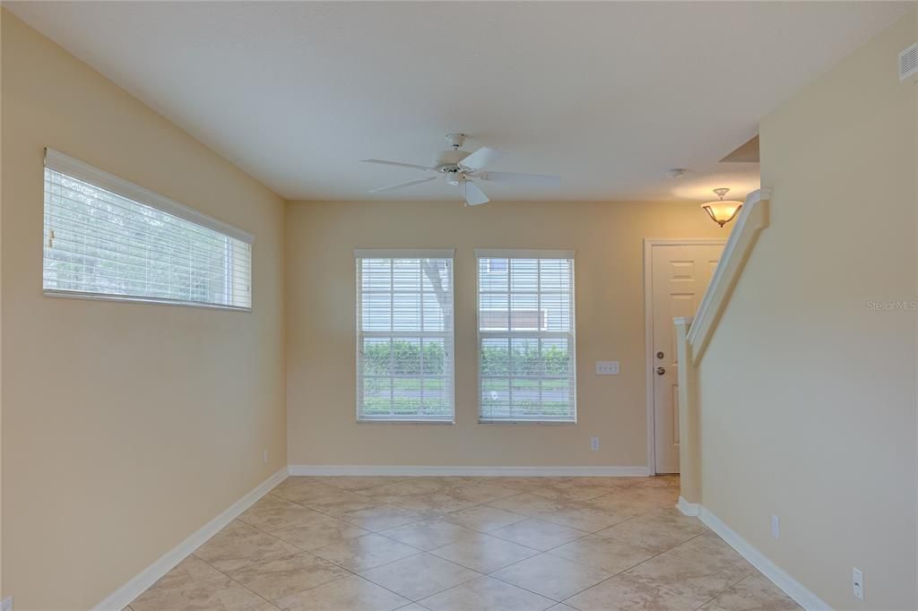 For Rent: $2,150 (2 beds, 1 baths, 1271 Square Feet)