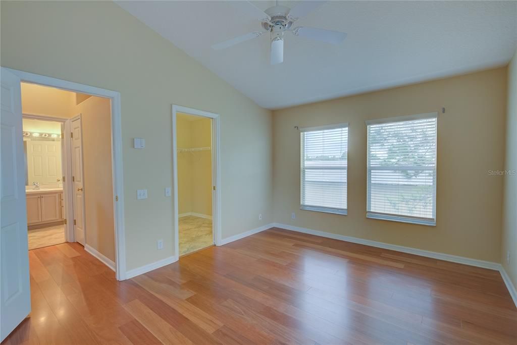 For Rent: $2,150 (2 beds, 1 baths, 1271 Square Feet)