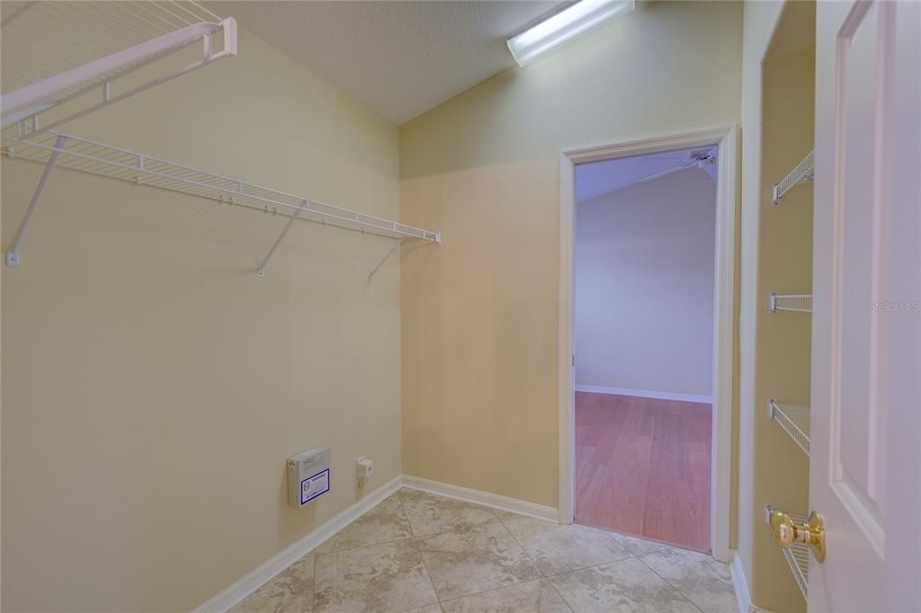 For Rent: $2,150 (2 beds, 1 baths, 1271 Square Feet)