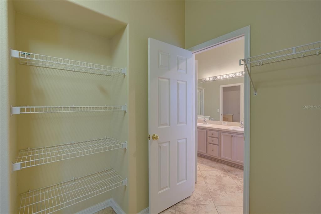 For Rent: $2,150 (2 beds, 1 baths, 1271 Square Feet)