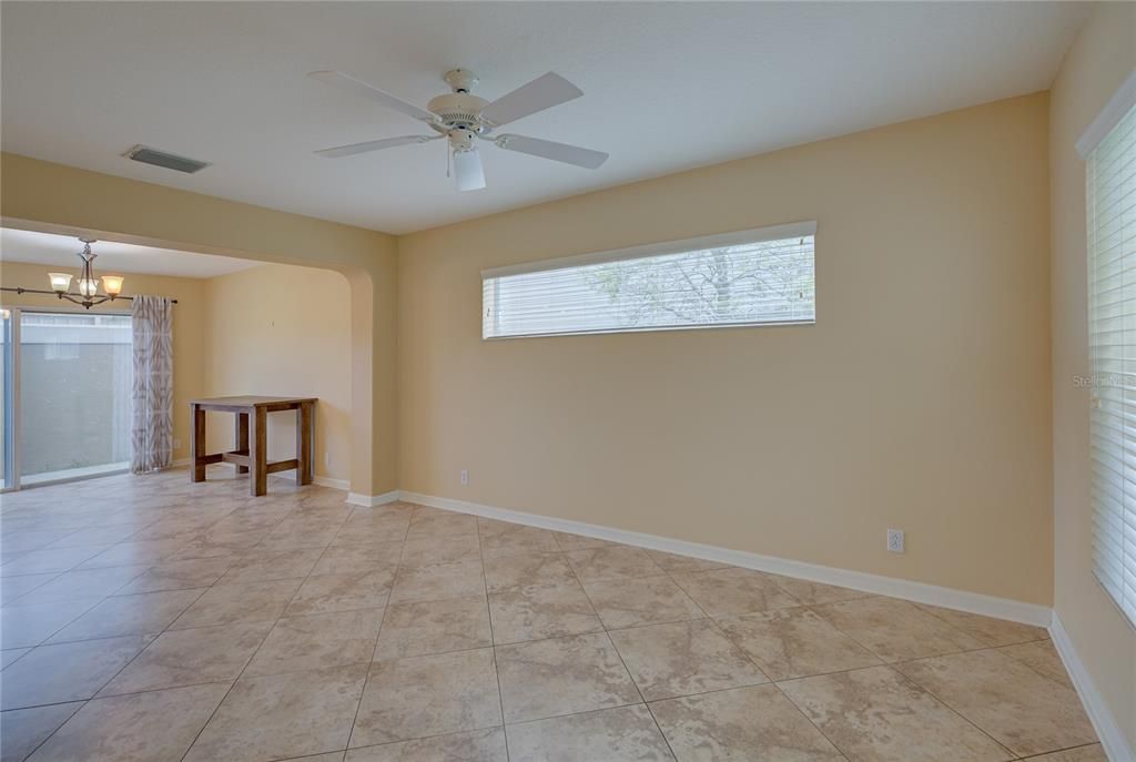 For Rent: $2,150 (2 beds, 1 baths, 1271 Square Feet)