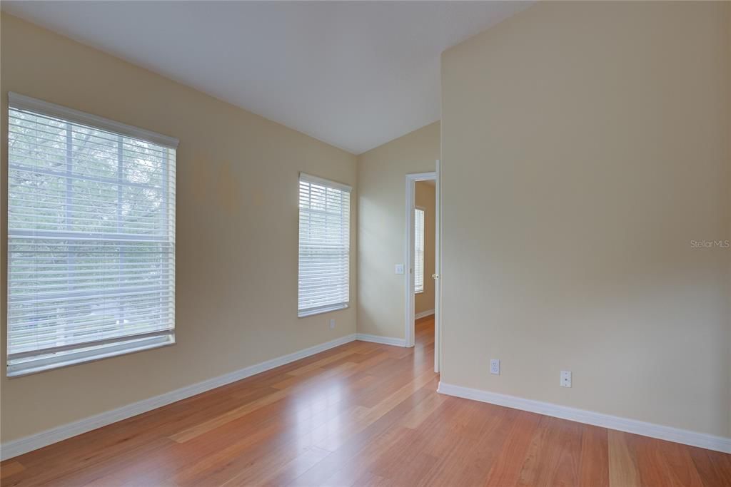 For Rent: $2,150 (2 beds, 1 baths, 1271 Square Feet)