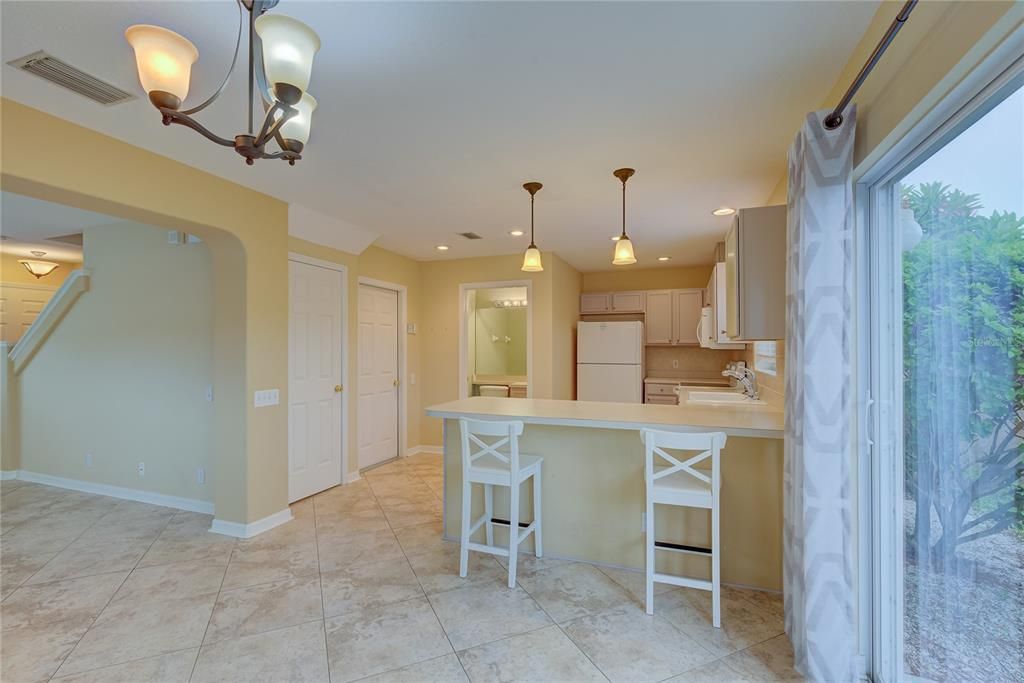 For Rent: $2,150 (2 beds, 1 baths, 1271 Square Feet)