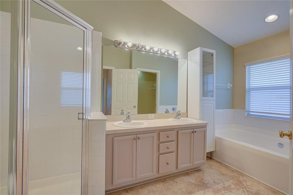 For Rent: $2,150 (2 beds, 1 baths, 1271 Square Feet)