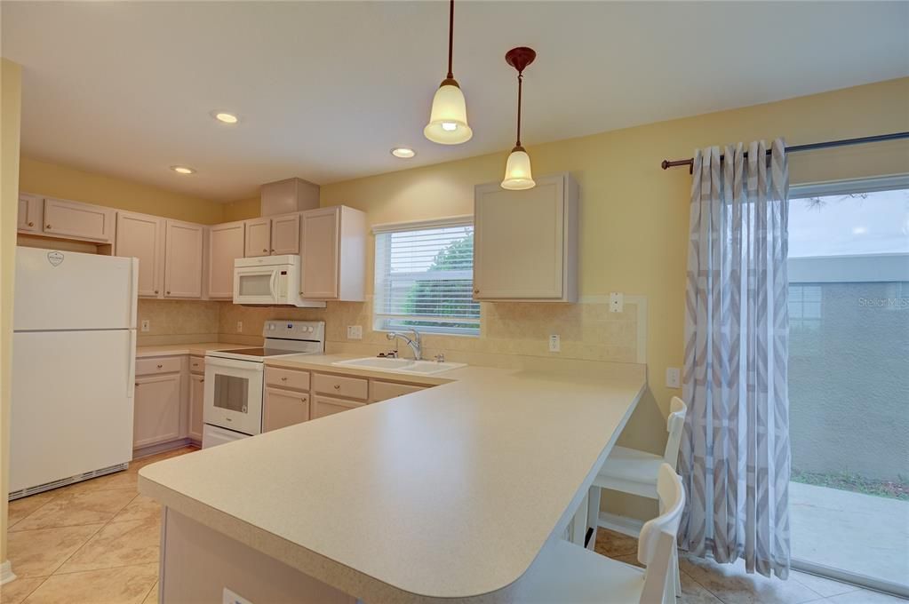 For Rent: $2,150 (2 beds, 1 baths, 1271 Square Feet)