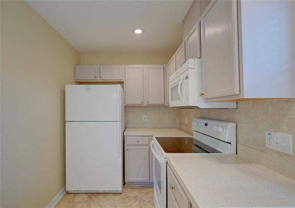 For Rent: $2,150 (2 beds, 1 baths, 1271 Square Feet)