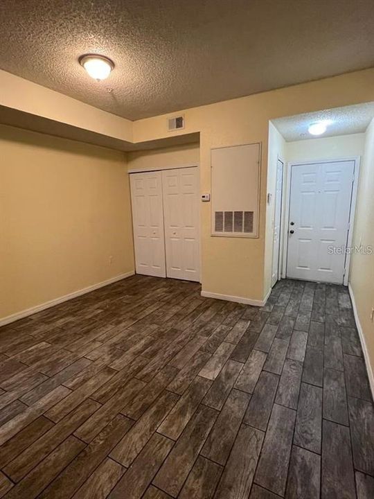 For Rent: $1,900 (3 beds, 2 baths, 1352 Square Feet)