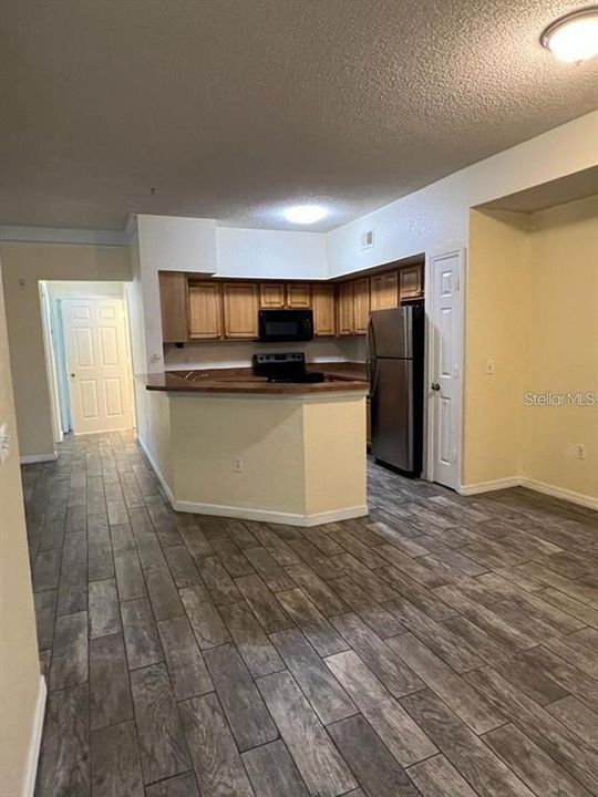 For Rent: $1,900 (3 beds, 2 baths, 1352 Square Feet)