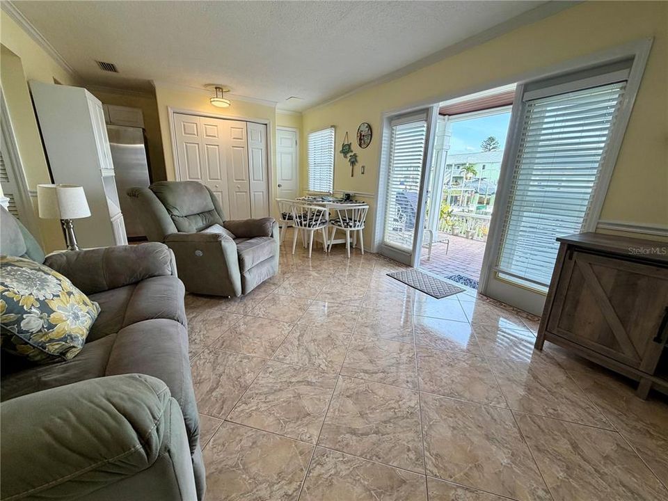 For Rent: $1,800 (1 beds, 1 baths, 562 Square Feet)