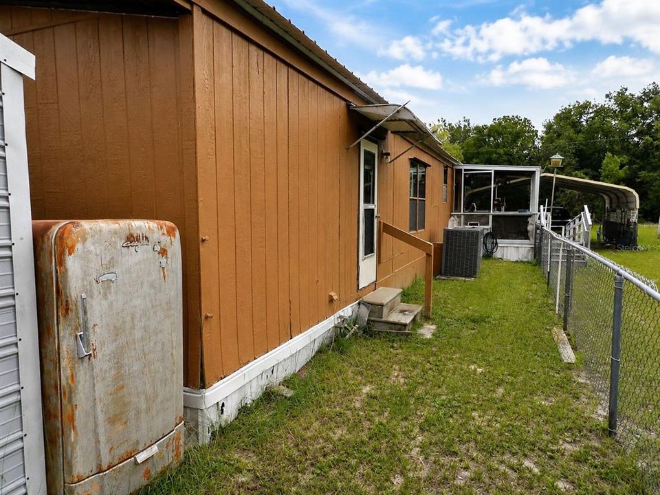 For Sale: $200,000 (3 beds, 2 baths, 1512 Square Feet)