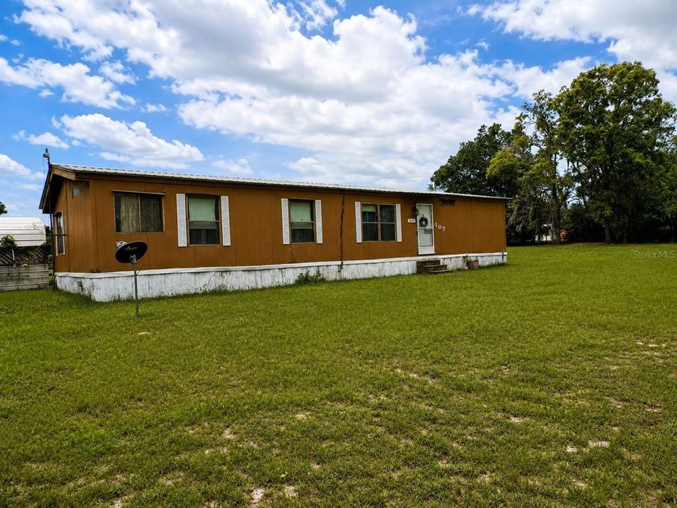 For Sale: $200,000 (3 beds, 2 baths, 1512 Square Feet)