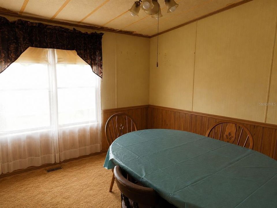 For Sale: $200,000 (3 beds, 2 baths, 1512 Square Feet)