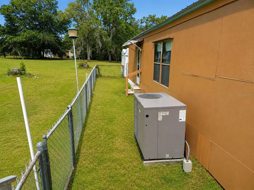 For Sale: $200,000 (3 beds, 2 baths, 1512 Square Feet)